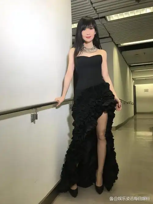 55岁"玉女掌门人"周慧敏深居简出,向来对私生活极为低调的她仍然不时