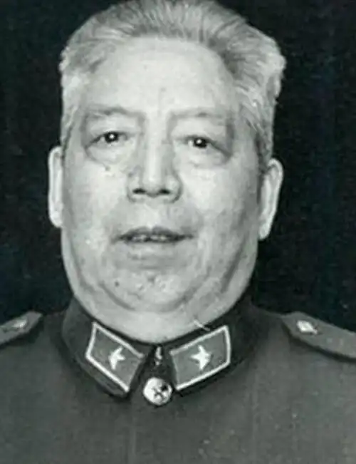 他56岁担任浙江省委书记,任职期间严肃处理了另一位少将的儿子