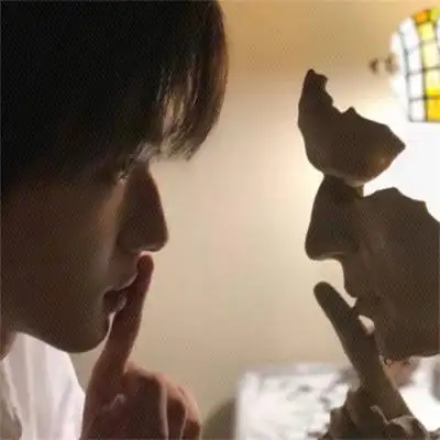 一男一女分开的真人高级好看情头最新 隐蔽单人的低调学生情头_情侣