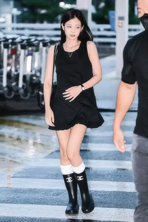 jennie机场穿搭0207    #jennie机场
