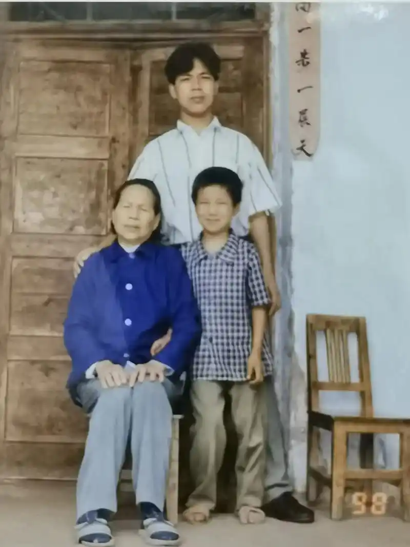 感悟人生 #在家憋疯系列 ,翻出老照片和新照片,是满满的回 - 抖音