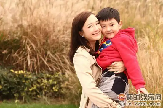 a>》中的女主角,由 a target="_blank" href="/item/李依晓/5358064"