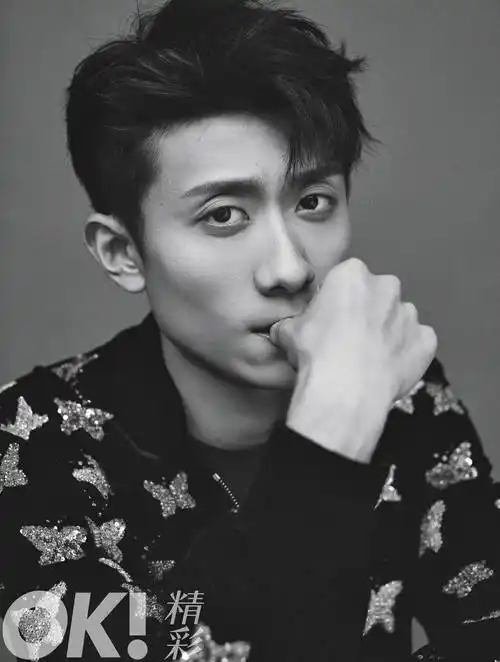 张一山新照曝光时尚感获赞展少年魅力势不可挡