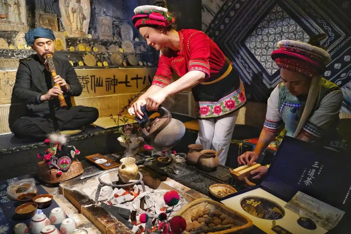 第一届云南"火塘"杯普洱茶烤茶大赛在昆明举办 - 中国日报网