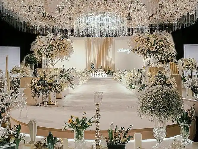 香槟色唯美浪漫室内婚礼布置