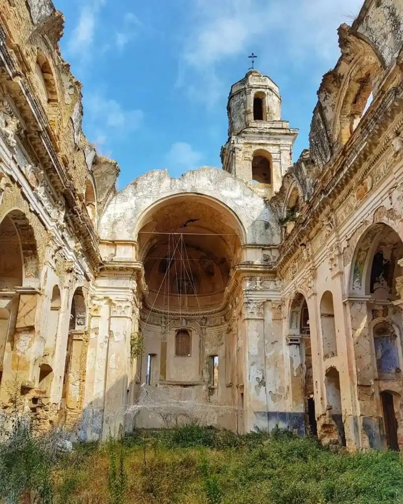 意大利鬼城 bussana vecchia,此小镇在1887年的地震中被毁,后来建立了