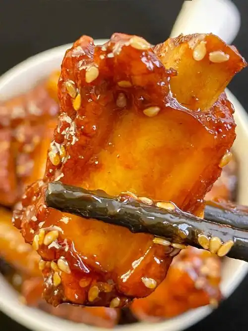 不可辜负的美食#可乐排骨年糕!好吃到舔手指连骨头都不放过!