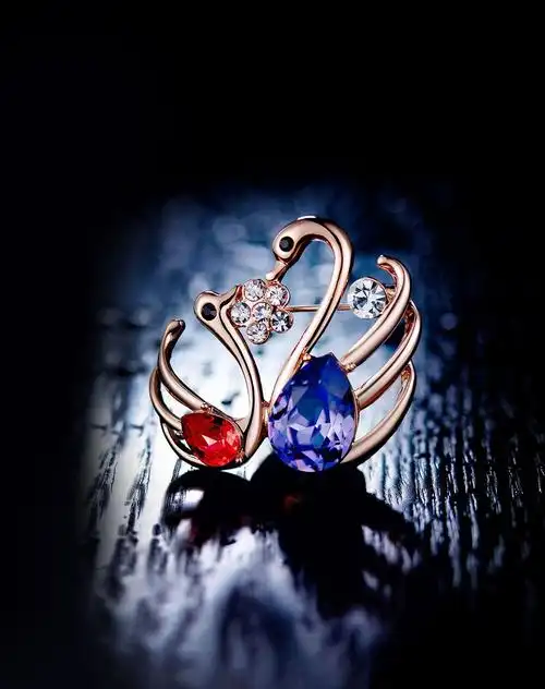 施华洛世奇元素水晶胸针-天鹅湖之恋(玫瑰金 藕荷紫)