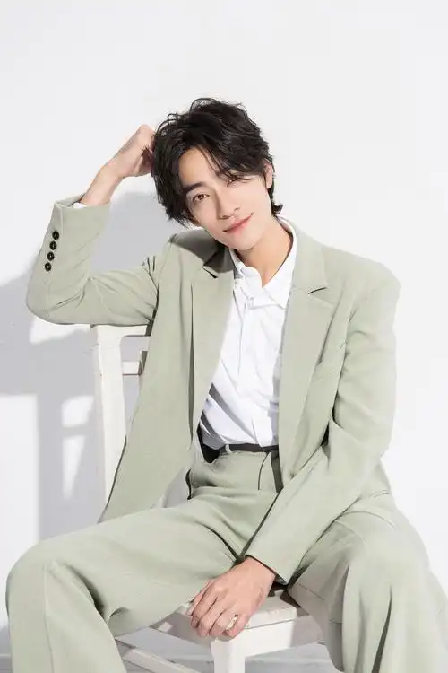 郑云龙这两天有点忙帅照有点多