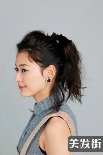 美发街个性马尾辫的新扎法