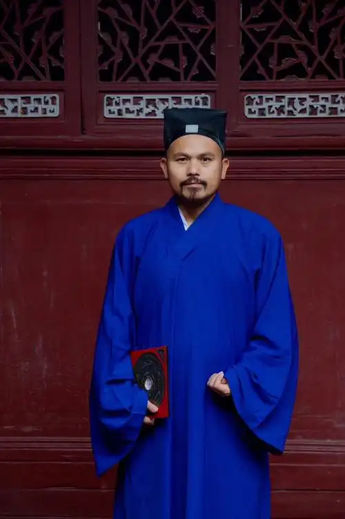 源品直贡江西道教文化博物馆与易博士推出联名款腰带