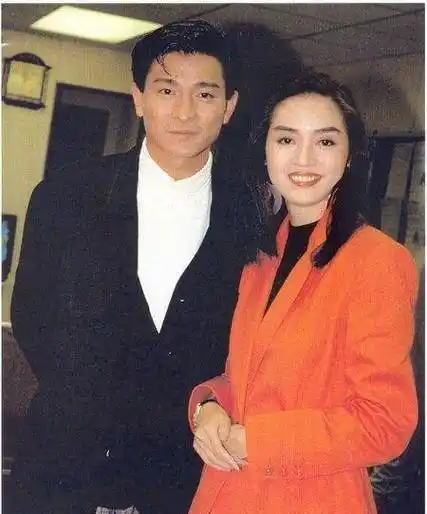 难怪刘德华不愿意晒自己老婆,看到结婚照后,华嫂也太好看了吧_朱丽倩