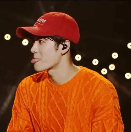 好喜欢带帽子的嘎嘎#大草莓  #王嘉尔  #向全世界安利王嘉尔