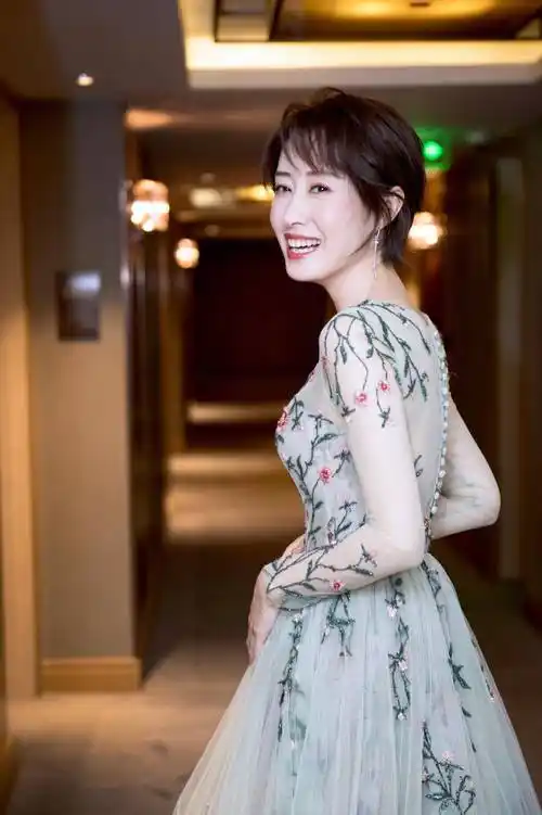 当年中戏第一的小巩俐,结婚7年身无分文,如今涅盘重生成顶流_刘敏涛