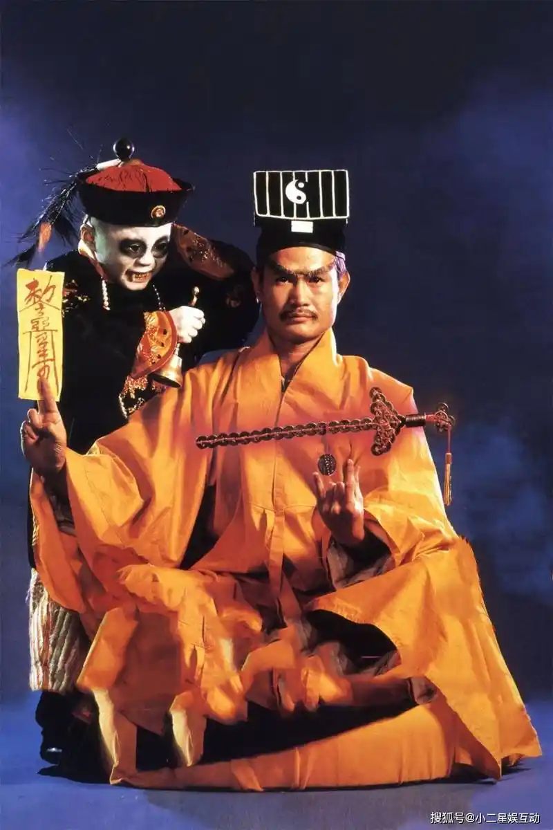 的女朋友是苑琼丹,就是以后的石榴姐,二人在林正英拍摄僵尸道长时相识