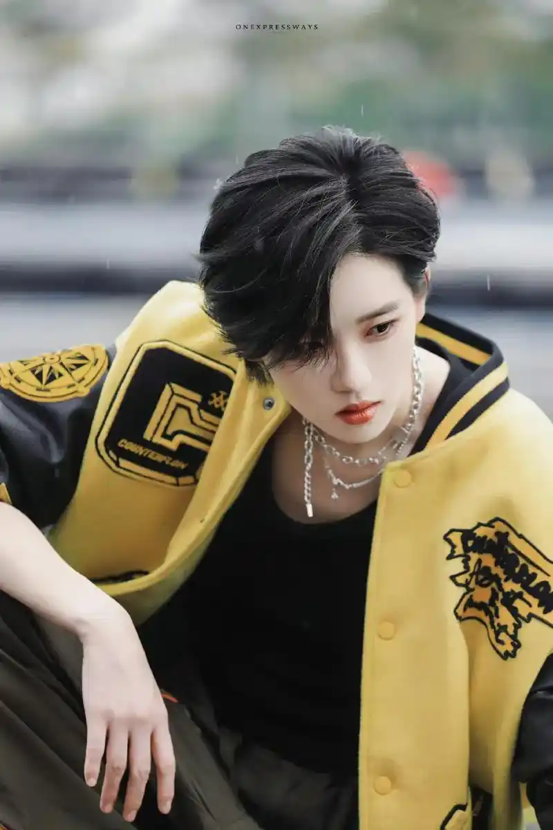 陆柯燃 怎么可以这么帅啊( ˃̣̣̥o˂̣̣̥ )