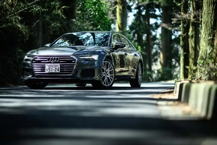 【奥迪壁纸】2020 奥迪a6 45tfsi