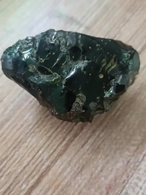 北京市房山玻璃陨石