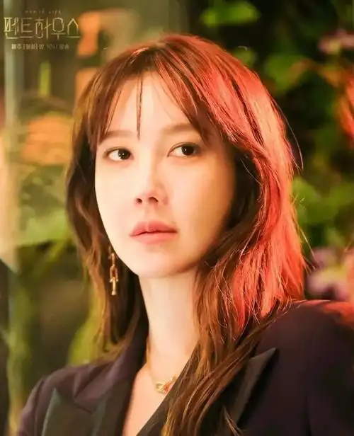 职场如何穿搭,这部《顶楼》韩剧里的三位女主角值得借鉴_腾讯新闻