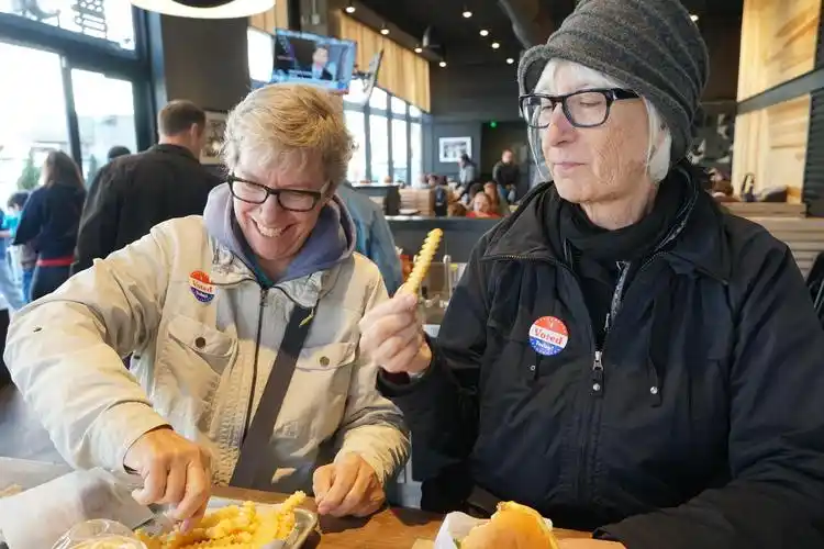 st. louis businesses woo voters with freebies on election day