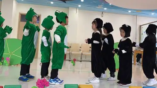 大四班表演游戏《小蝌蚪找妈妈》