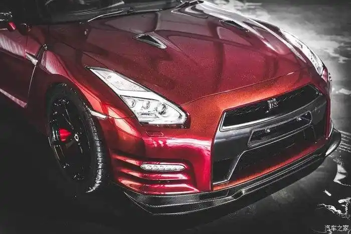 暗红色的东瀛战神nissan gt-r r35杀气腾腾