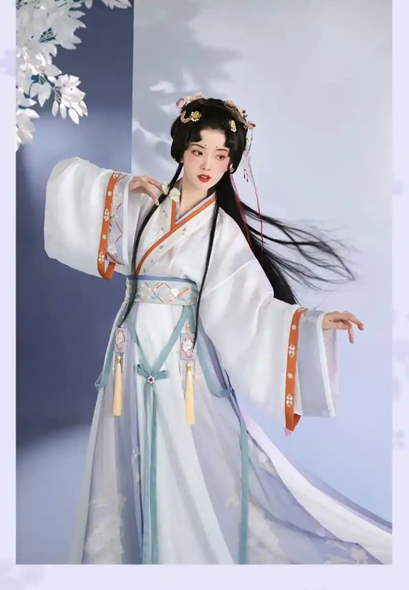 魏晋南北朝时期服装大袖翩翩,饰带层层叠叠,十分优雅与飘逸.衣 - 抖音