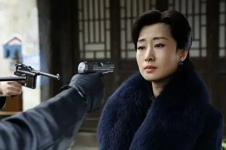 伪装者中下巴有黑点女演员是谁