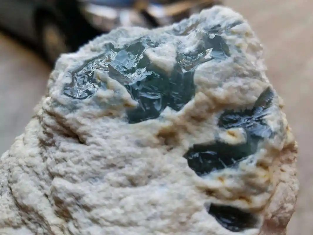 玻璃种翡翠原石图,翡翠的八个等级图片