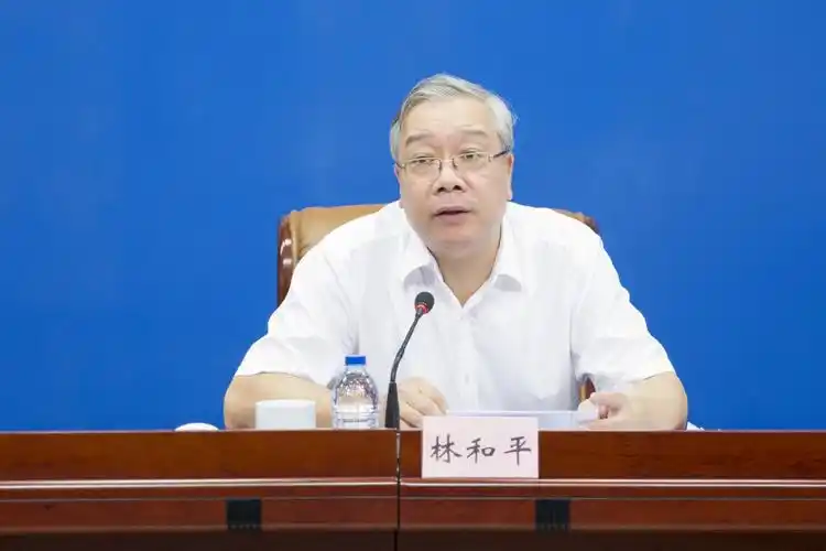 省委教育工委书记,省教育厅厅长林和平介绍有关情况