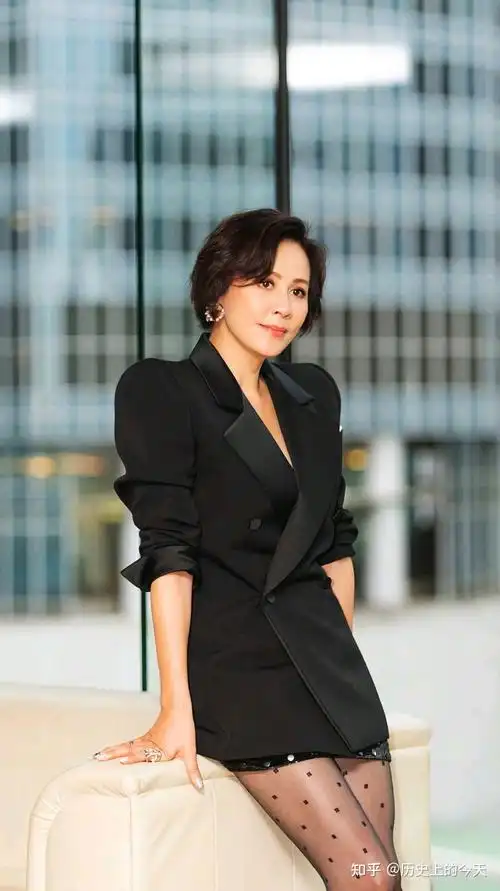 刘嘉玲carinalau1965年12月8日出生于江苏省苏州市祖籍广西华语影视女