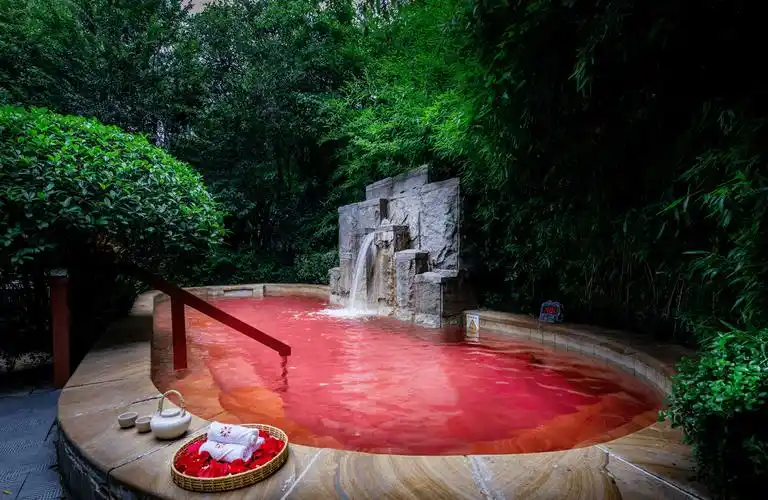 温泉疗愈的假期温泉算是西安临潼悦椿温泉酒店的传统强项,酒店在泡