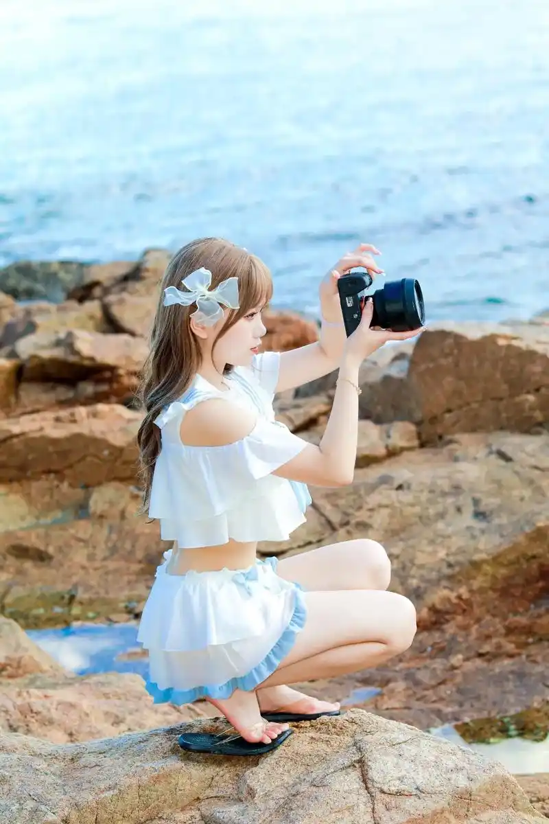 甜甜的浪花#美女 #深圳拍照 #写真 #海边#泳衣 - 抖音