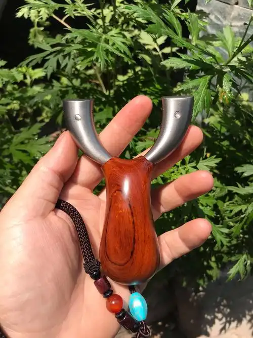 高精度镶木柄扁皮弹弓免绑快压美国沙漠铁钛合金扁皮纯手工户外