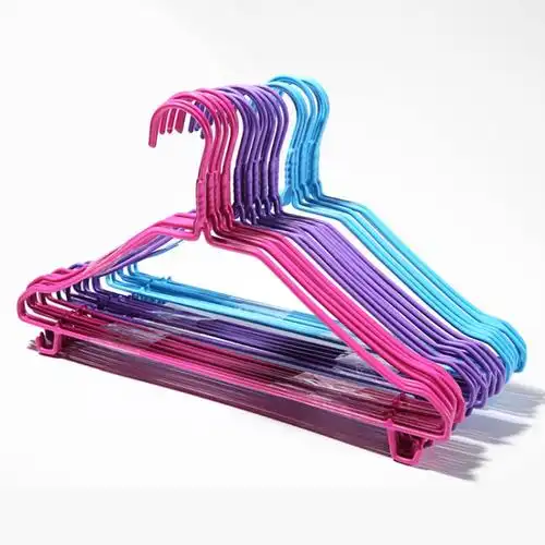 义乌浸塑衣架批发 带挂钩衣服架衣撑衣柜晾衣架子成人家用衣架