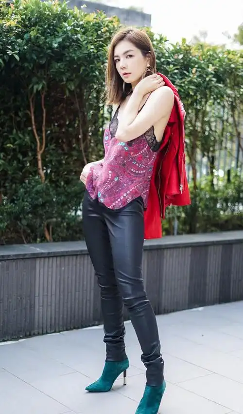 陈嘉桦蕾丝加皮裤超性感网友让维秘天使怎么办