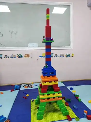 启迪乐高学员:黄希儒的作品《埃菲尔铁塔》