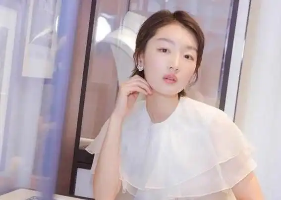 周冬雨个人资料多高,易烊千玺女友(易烊千玺的女神是周冬雨吗)