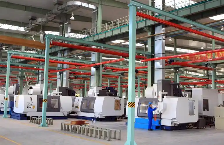 图为当天投产的国内最大单体工程机械生产车间一角.汤彦俊摄