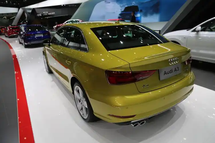 实拍奥迪a3,20万级别豪华轿车,配中国专属色-星锐黄!