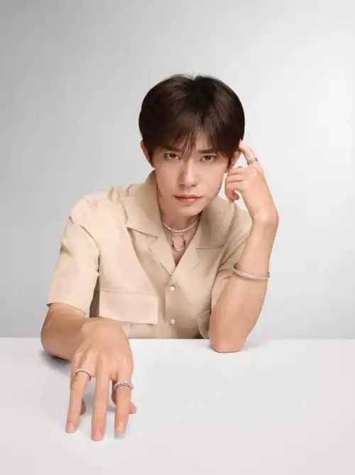 蒂芙尼携手全球品牌代言人易烊千玺发布全新tiffanylock系列广告大片