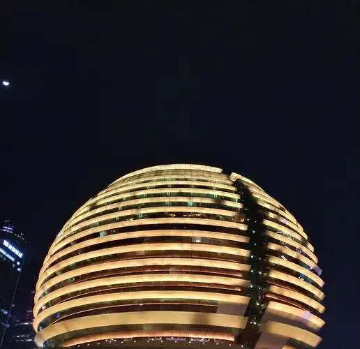 钱塘江畔日月同辉