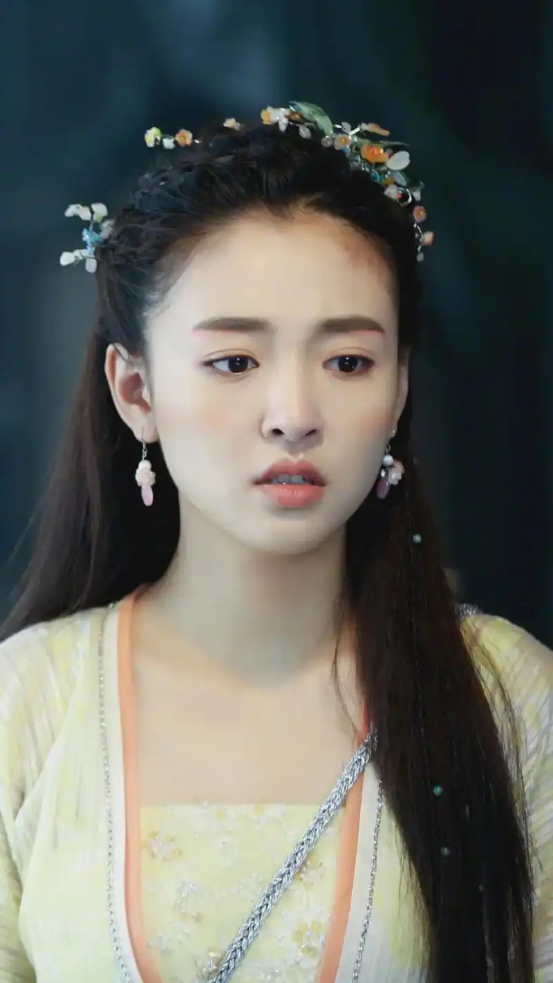 精美图集|你觉得吴倩古装好看,还是现代装好看