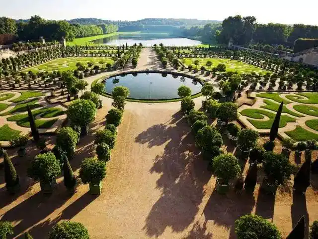 园林体系之一的法国园林体系风格,主要以17世纪法国古典园林为代表