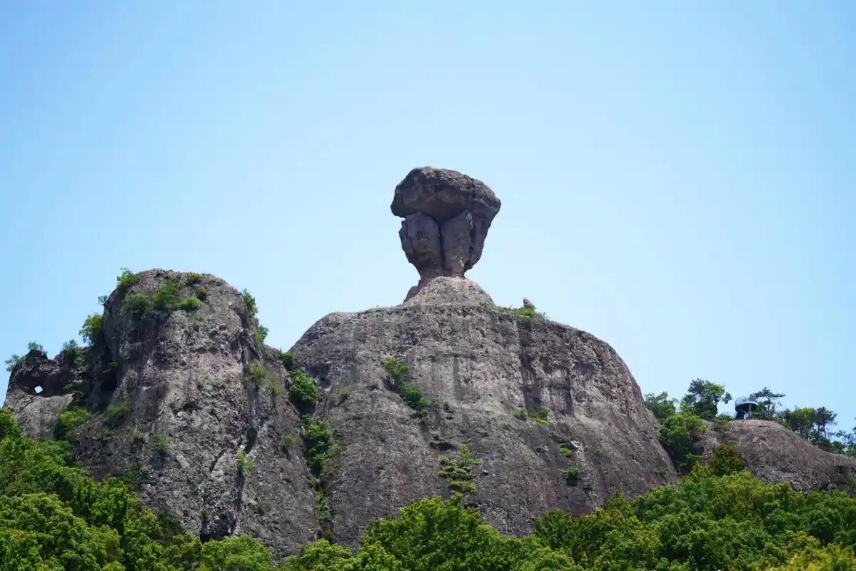 温岭地标石夫人 石夫人被称为石夫人峰,在浙江省温岭市区的五龙山山巅