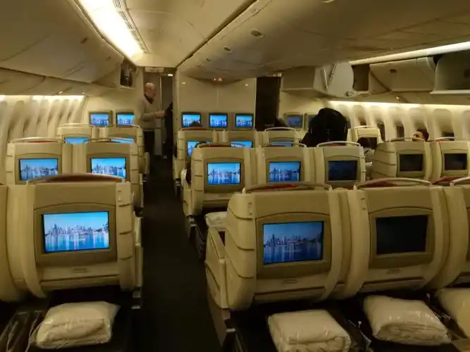 很不幸,latam的773是老旧的2-3-2配置,是我认为的最不人性的设置,甚至