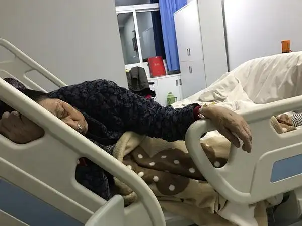 20170122医院夜晚看护