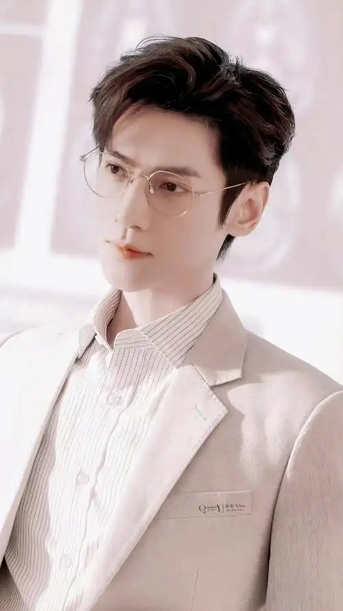 求图姐姐妹妹们有没有云熙罗云熙的现代装剧照呀