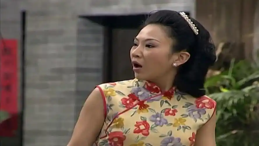 七十二家房客:韩师奶急匆匆找新房客,凌乱发型遭兰姨怀疑