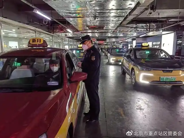 北京:公交加密,地铁延时,出租车保点,应对返程客流高峰